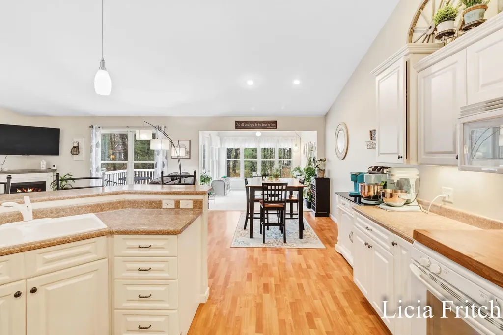 1527 W Addison Way Laketon Township MI 49445