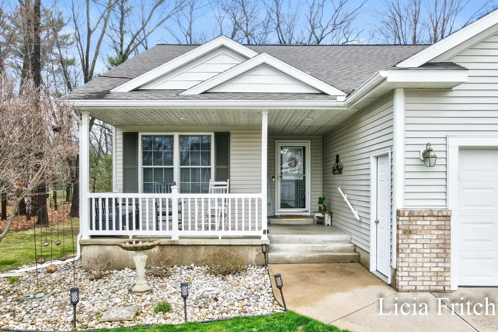 1527 W Addison Way Laketon Township MI 49445