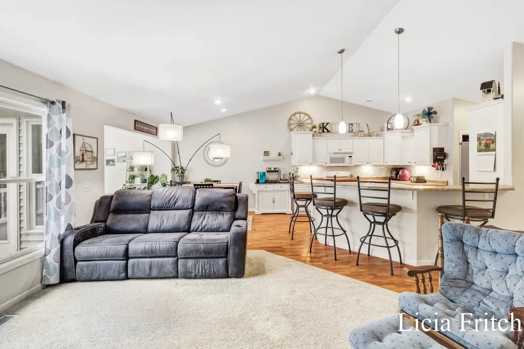 1527 W Addison Way Laketon Township MI 49445