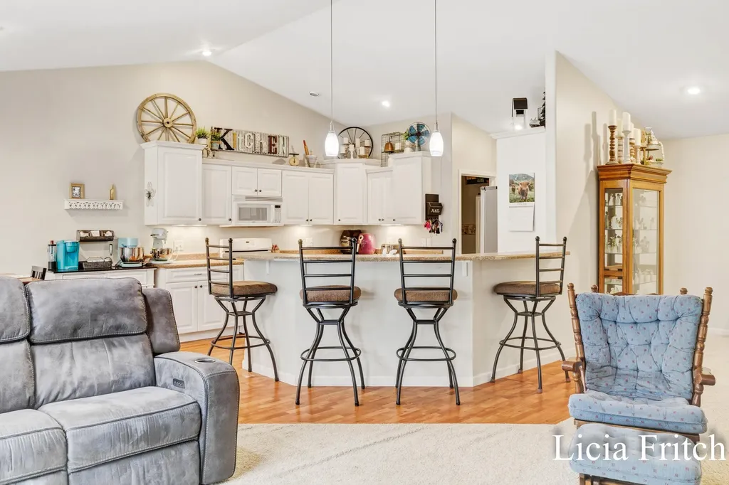 1527 W Addison Way Laketon Township MI 49445
