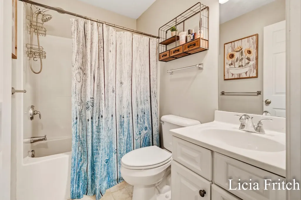 1527 W Addison Way Laketon Township MI 49445