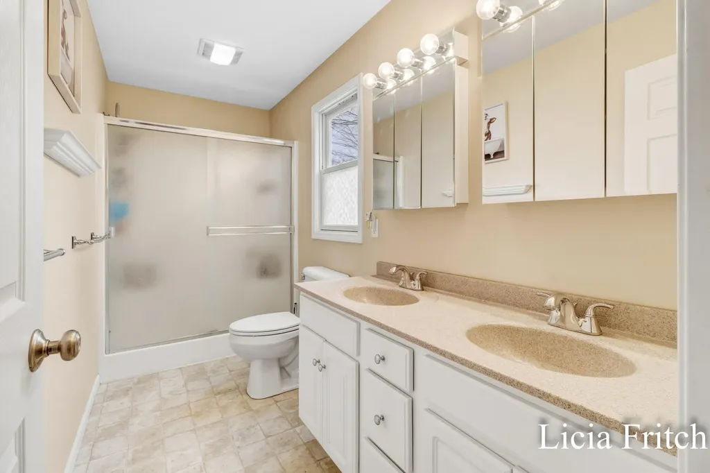 1527 W Addison Way Laketon Township MI 49445