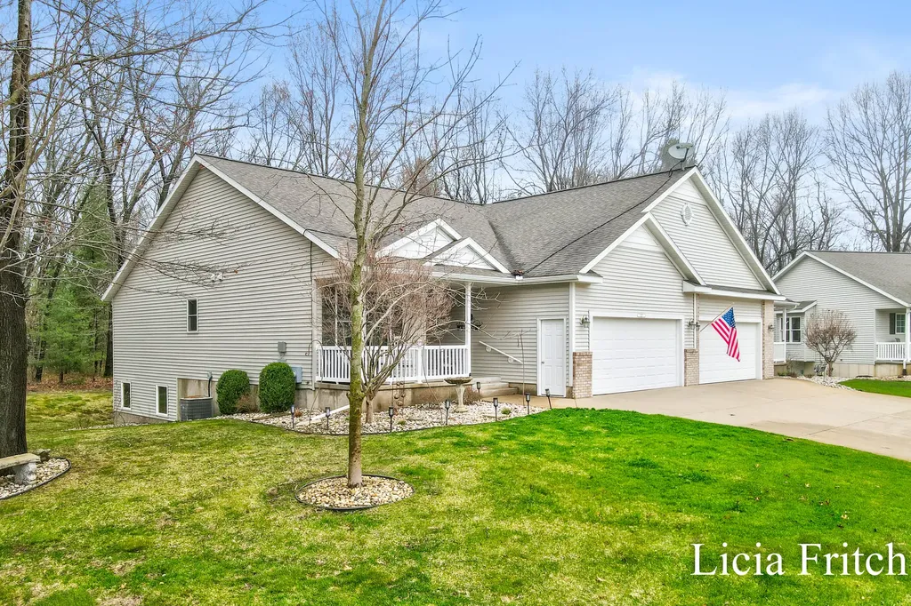 1527 W Addison Way Laketon Township MI 49445
