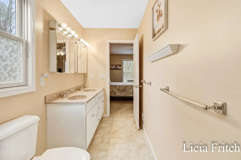 1527 W Addison Way Laketon Township MI 49445