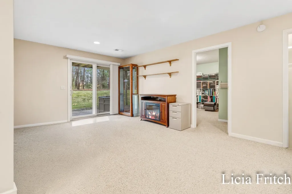 1527 W Addison Way Laketon Township MI 49445