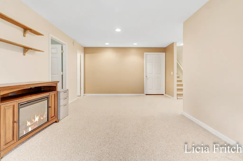 1527 W Addison Way Laketon Township MI 49445