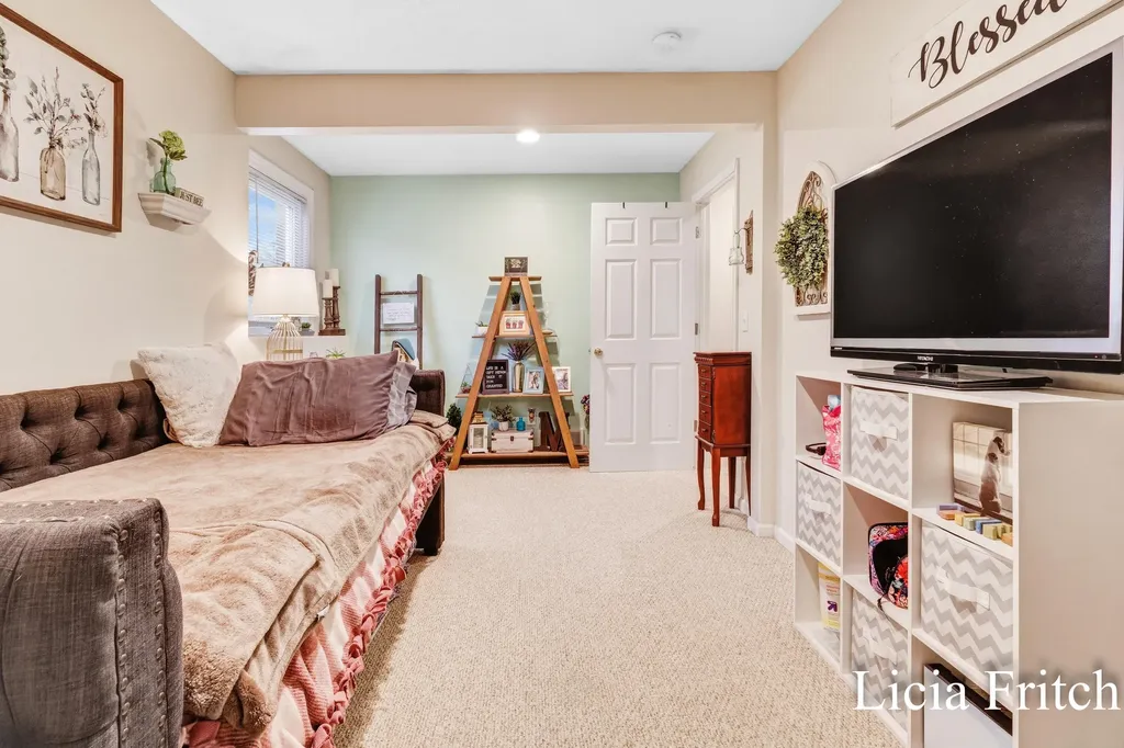 1527 W Addison Way Laketon Township MI 49445