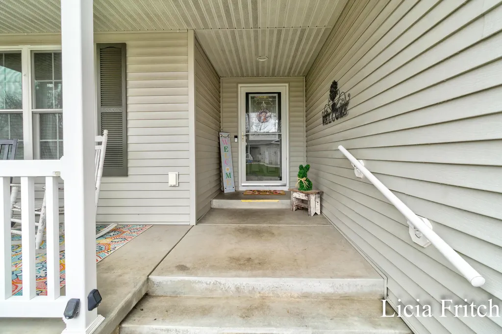 1527 W Addison Way Laketon Township MI 49445