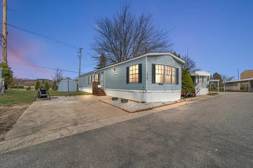 333 E Lakewood Boulevard Holland Charter Township MI 49424