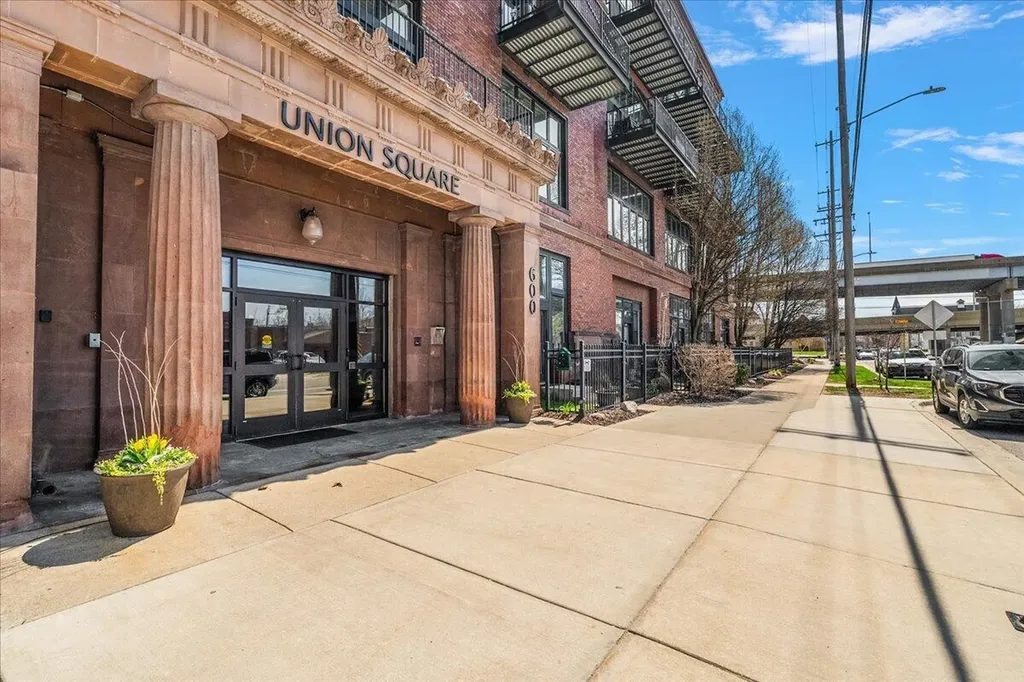 600 Broadway Avenue NW Grand Rapids City MI 49504