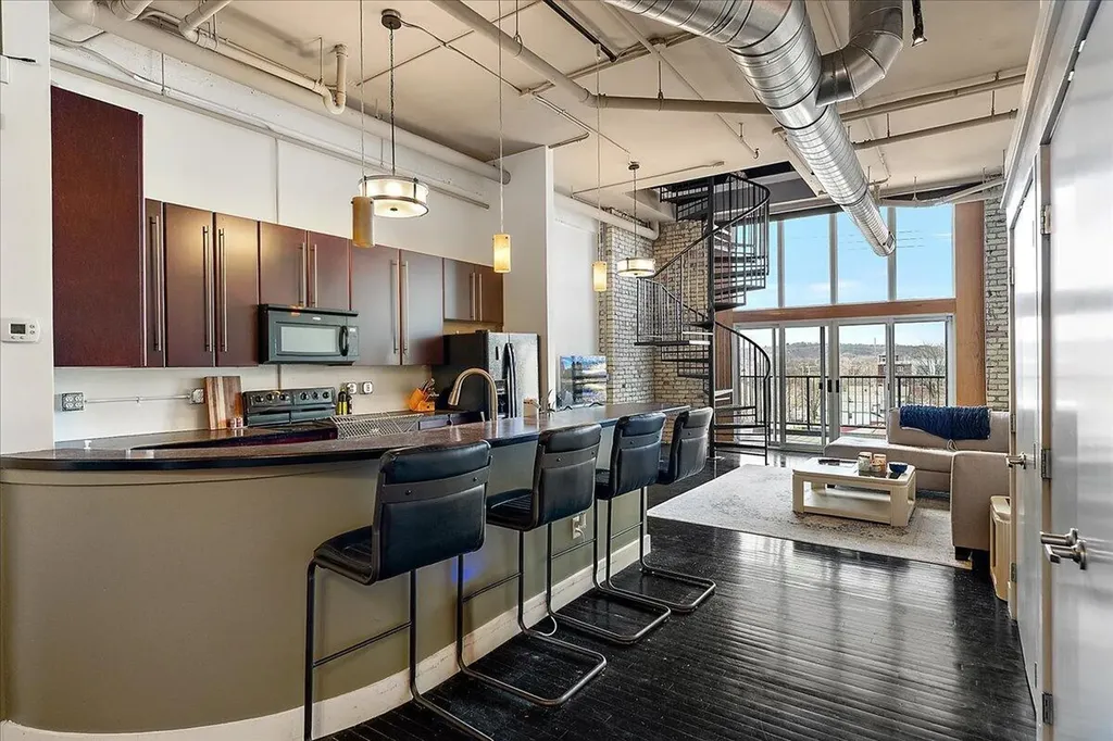 600 Broadway Avenue NW Grand Rapids City MI 49504