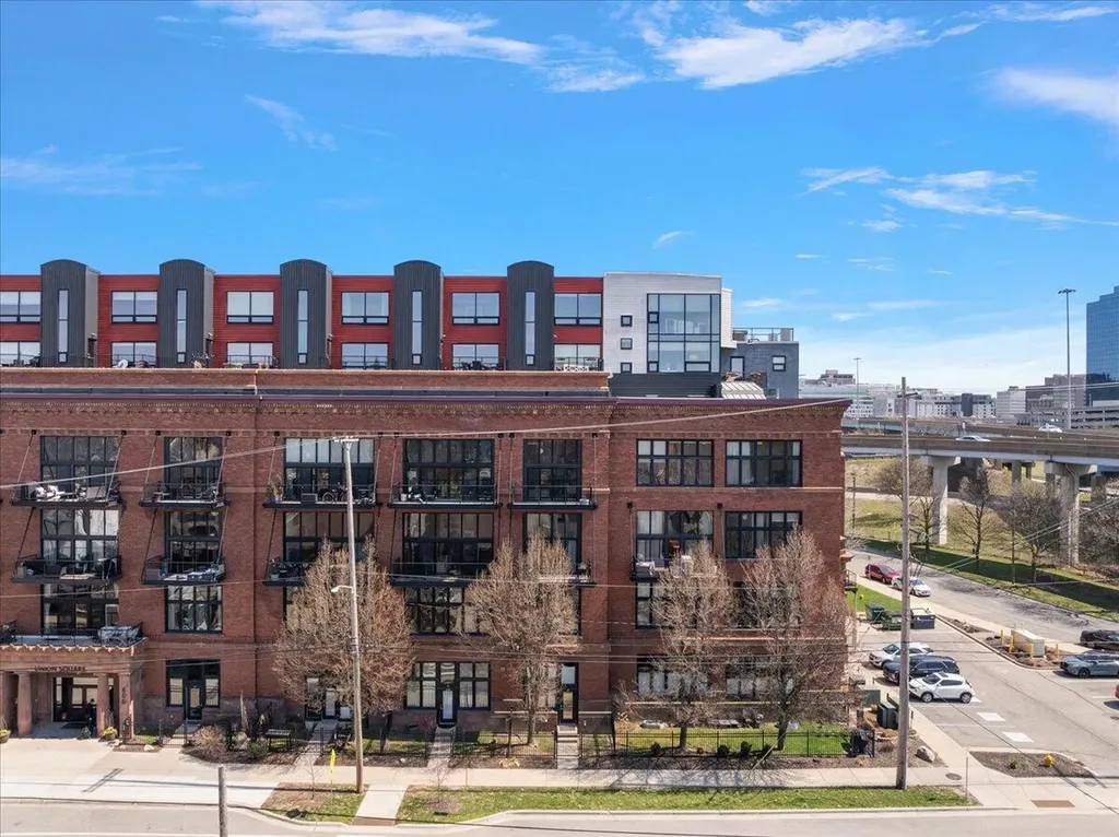 600 Broadway Avenue NW Grand Rapids City MI 49504