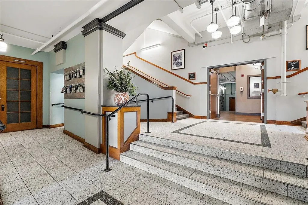 600 Broadway Avenue NW Grand Rapids City MI 49504
