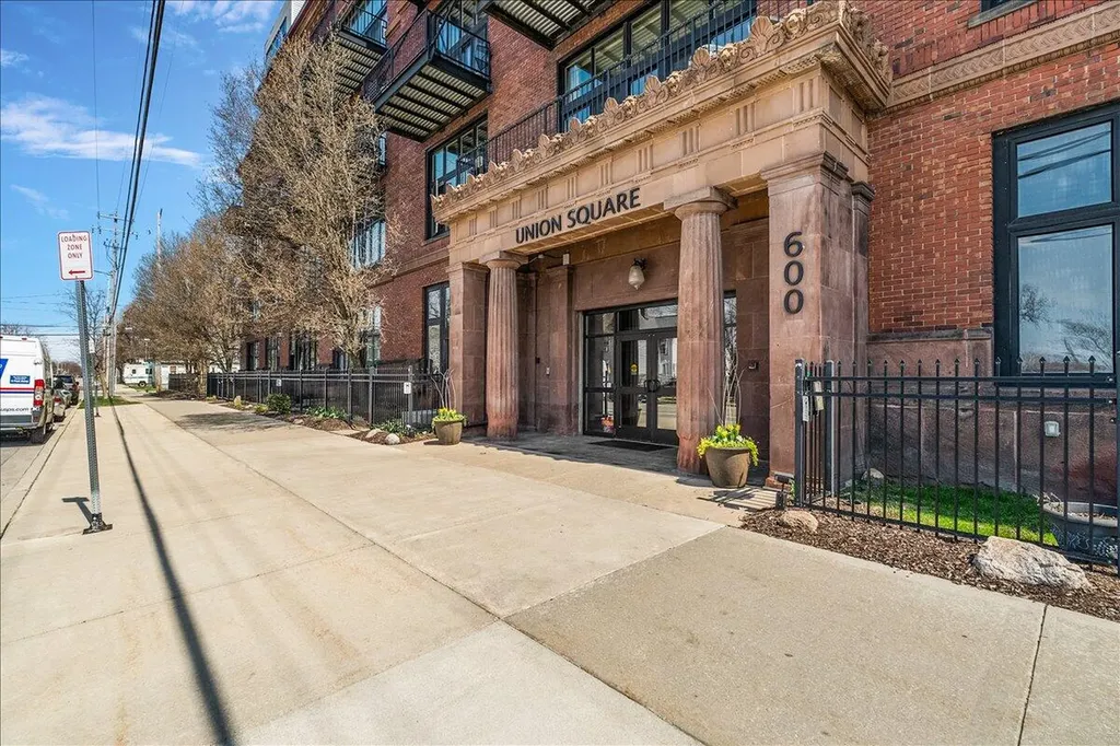 600 Broadway Avenue NW Grand Rapids City MI 49504