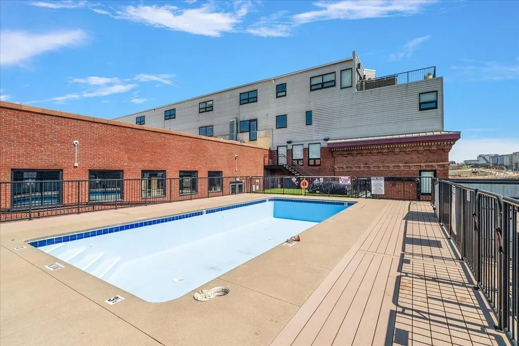 600 Broadway Avenue NW Grand Rapids City MI 49504