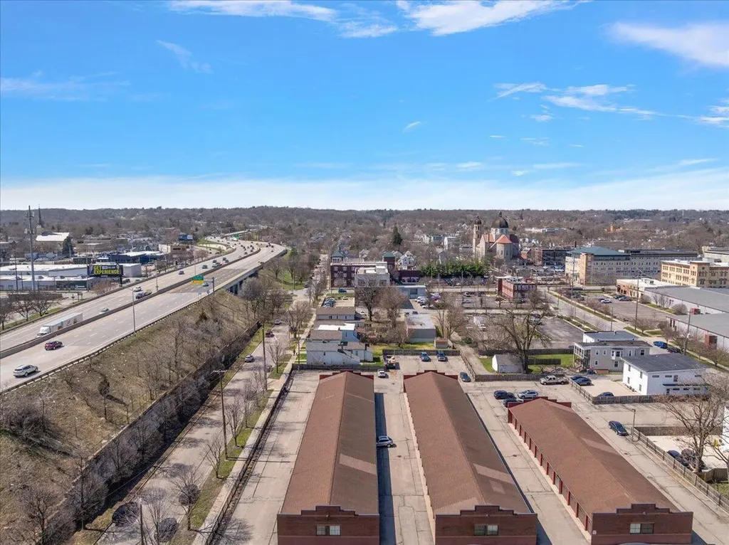 600 Broadway Avenue NW Grand Rapids City MI 49504
