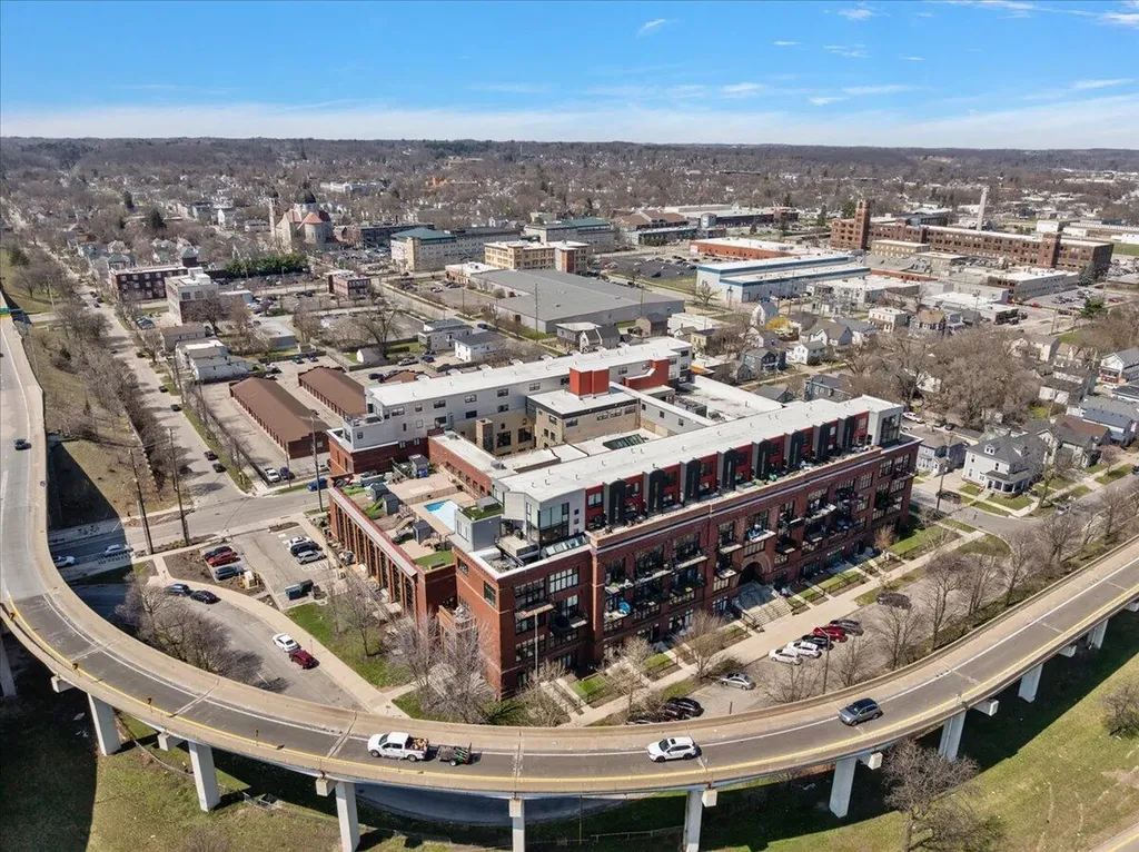 600 Broadway Avenue NW Grand Rapids City MI 49504