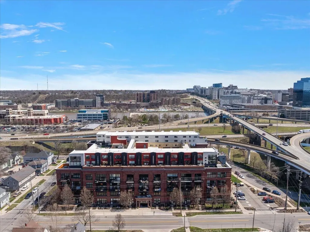 600 Broadway Avenue NW Grand Rapids City MI 49504