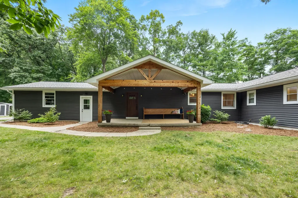 1059 Cumberland Avenue SE Vergennes Township MI 49331