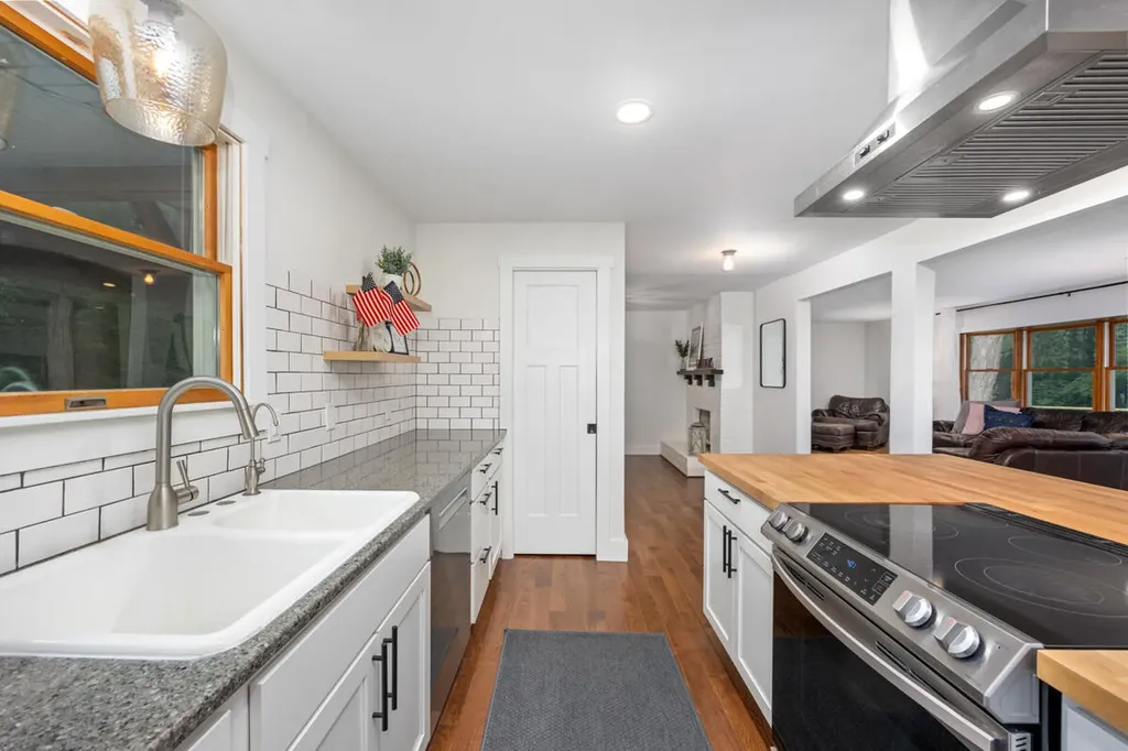1059 Cumberland Avenue SE Vergennes Township MI 49331
