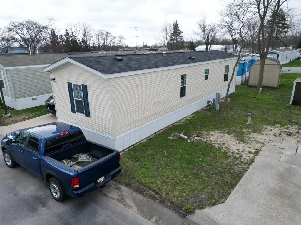 333 E Lakewood Boulevard Holland Charter Township MI 49424