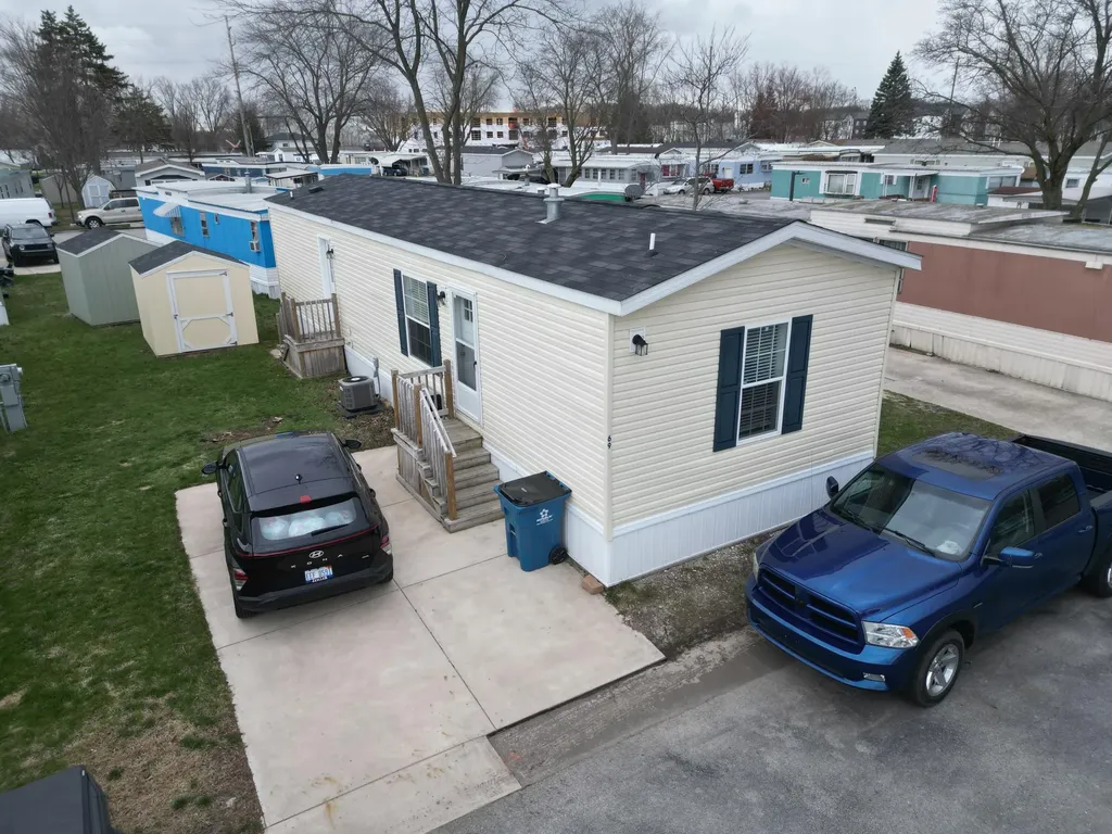 333 E Lakewood Boulevard Holland Charter Township MI 49424