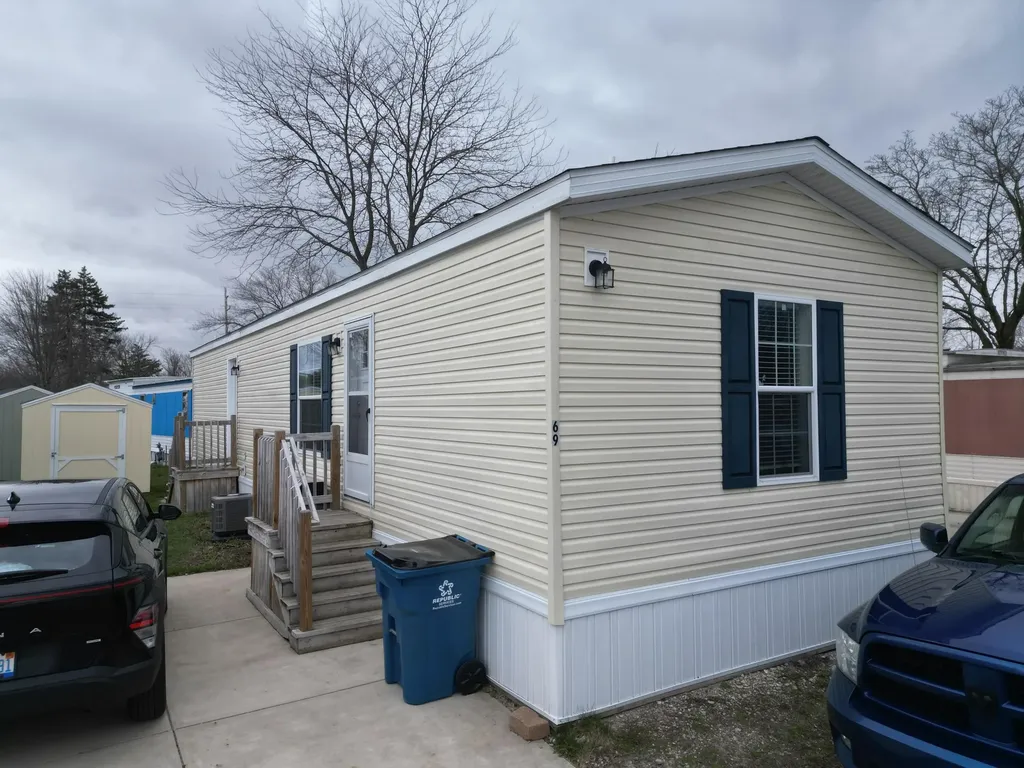 333 E Lakewood Boulevard Holland Charter Township MI 49424