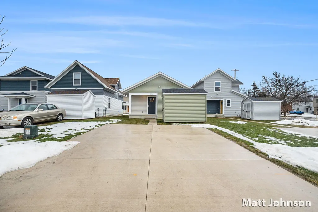 2047 Linden Avenue SE Grand Rapids City MI 49507