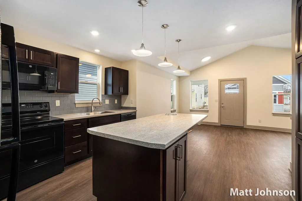 2047 Linden Avenue SE Grand Rapids City MI 49507