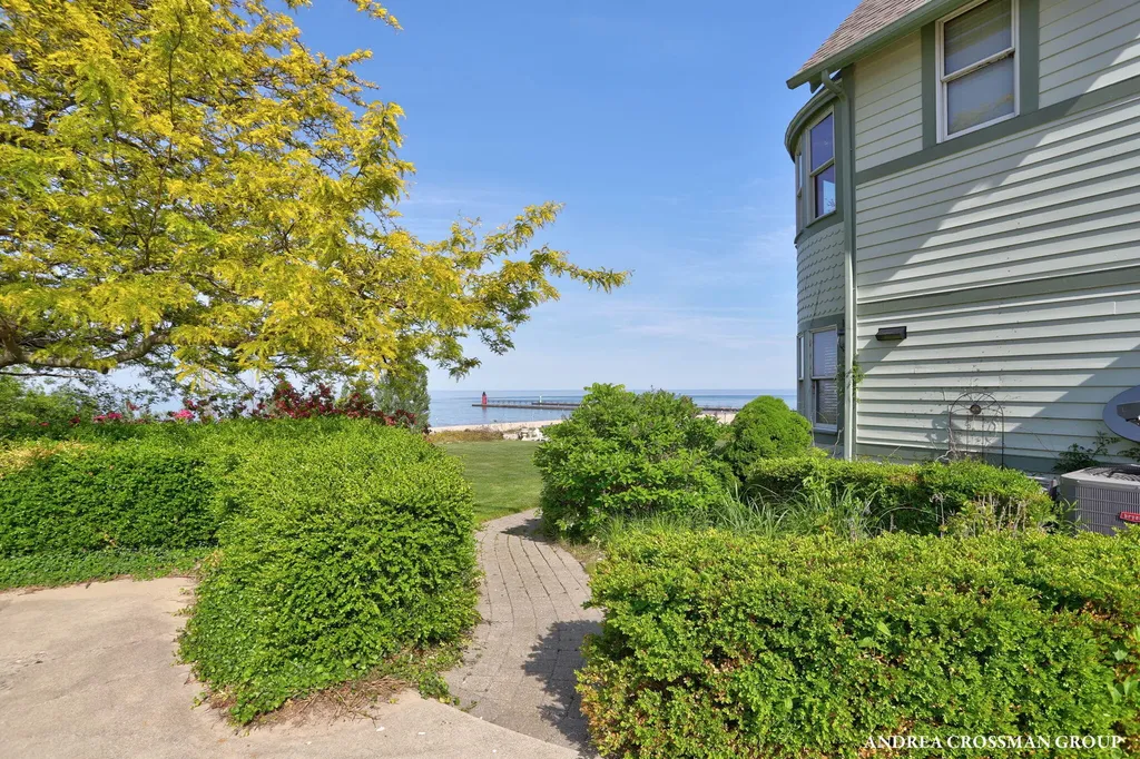 456 Monroe Boulevard South Haven City MI 49090
