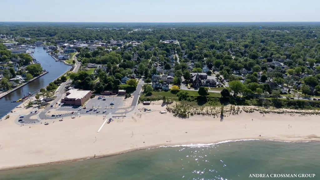 456 Monroe Boulevard South Haven City MI 49090