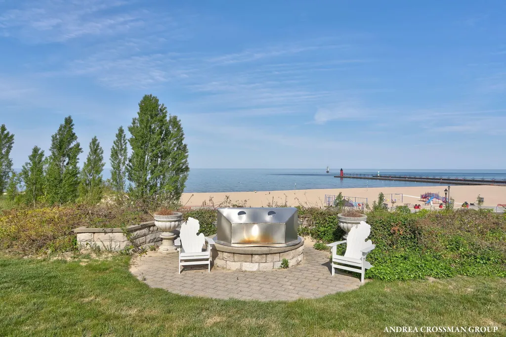 456 Monroe Boulevard South Haven City MI 49090