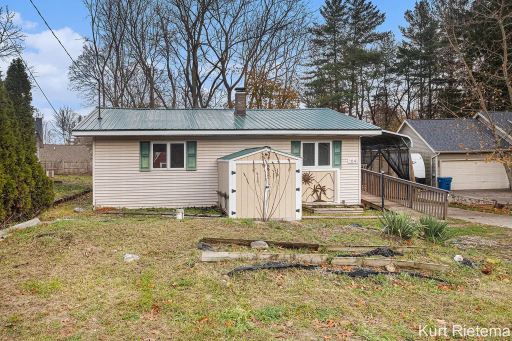 1841 Teepee Trail Valley Township MI 49010