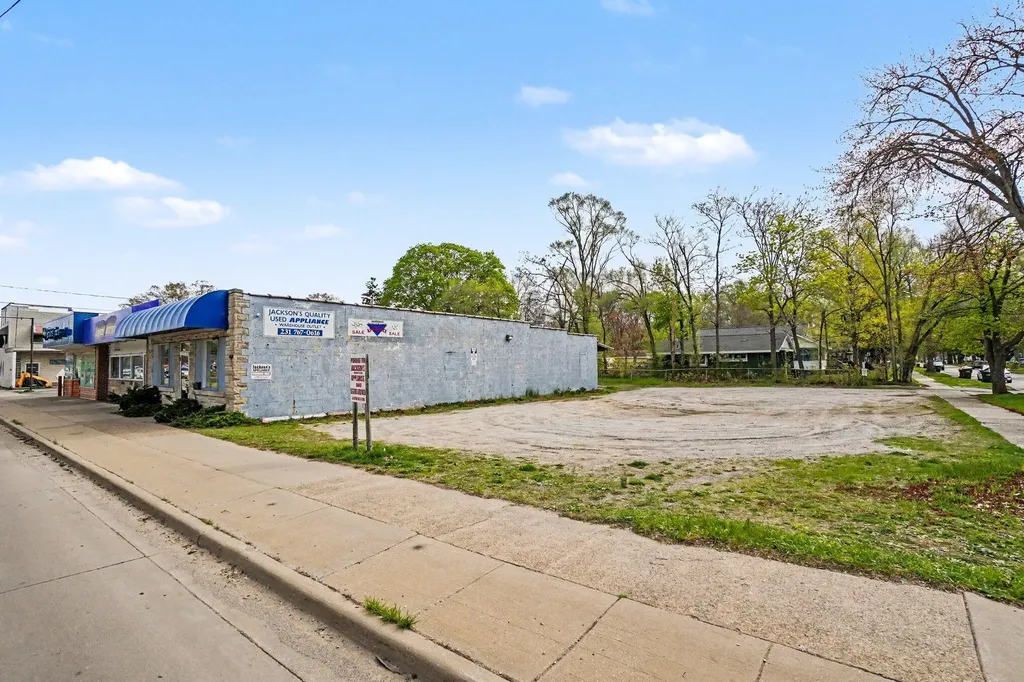1090 S Getty Street Muskegon City MI 49442