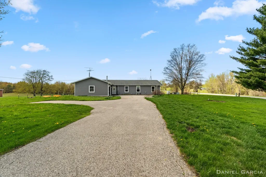 3949 N 200th Avenue Leavitt Township MI 49459
