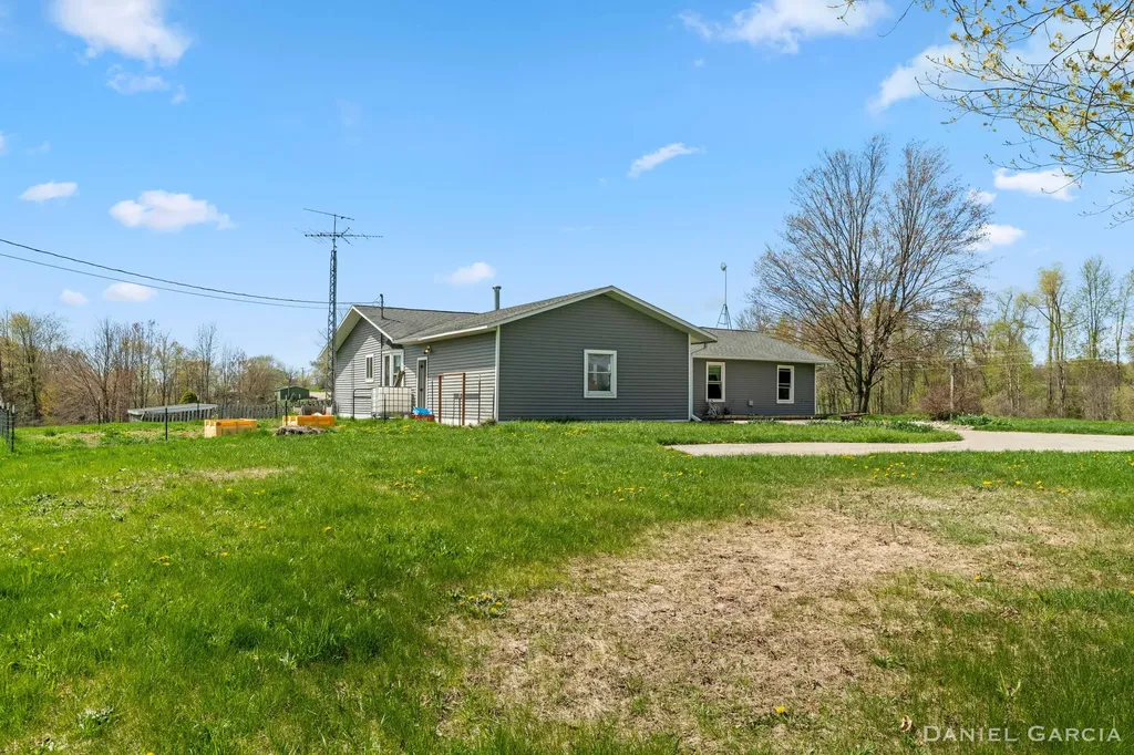 3949 N 200th Avenue Leavitt Township MI 49459