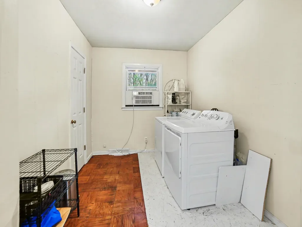 2492 Wesley Avenue Muskegon Charter Township MI 49442