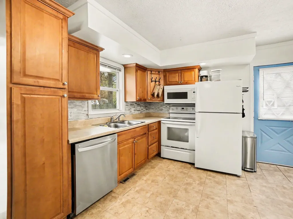 2492 Wesley Avenue Muskegon Charter Township MI 49442