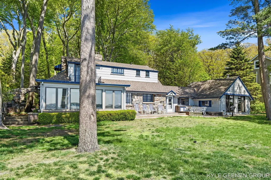 1418 Waukazoo Drive Park Township MI 49424