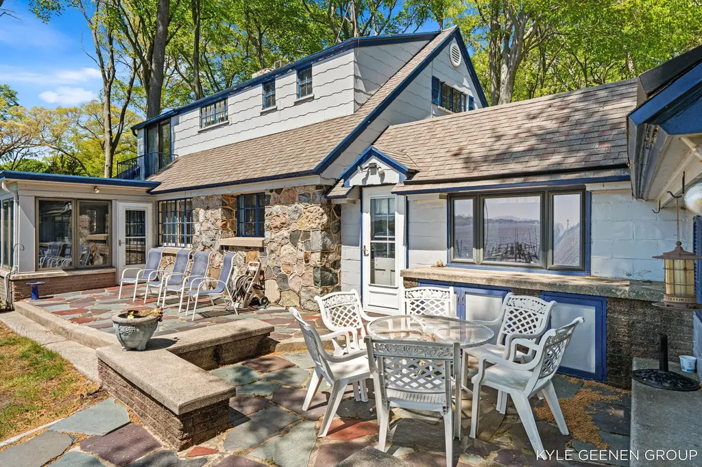 1418 Waukazoo Drive Park Township MI 49424