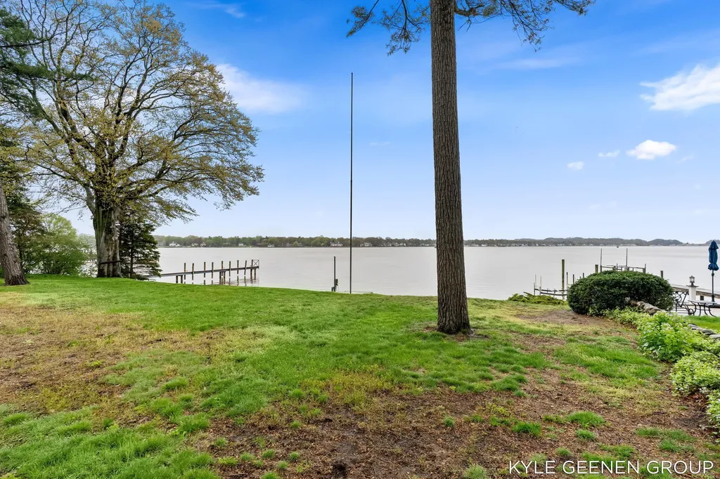 1418 Waukazoo Drive Park Township MI 49424