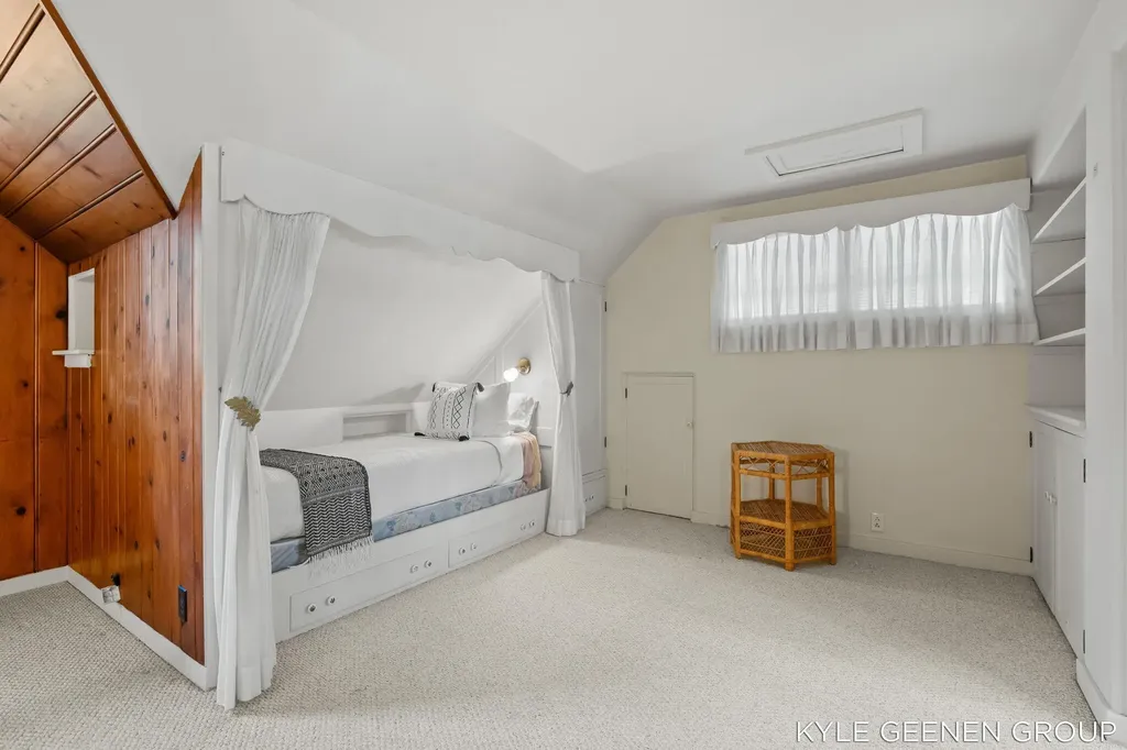 1418 Waukazoo Drive Park Township MI 49424