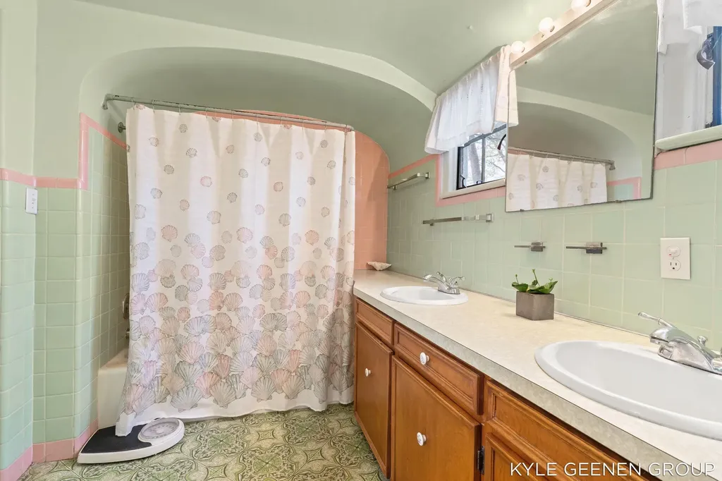 1418 Waukazoo Drive Park Township MI 49424