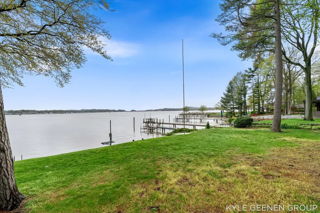 1418 Waukazoo Drive Park Township MI 49424