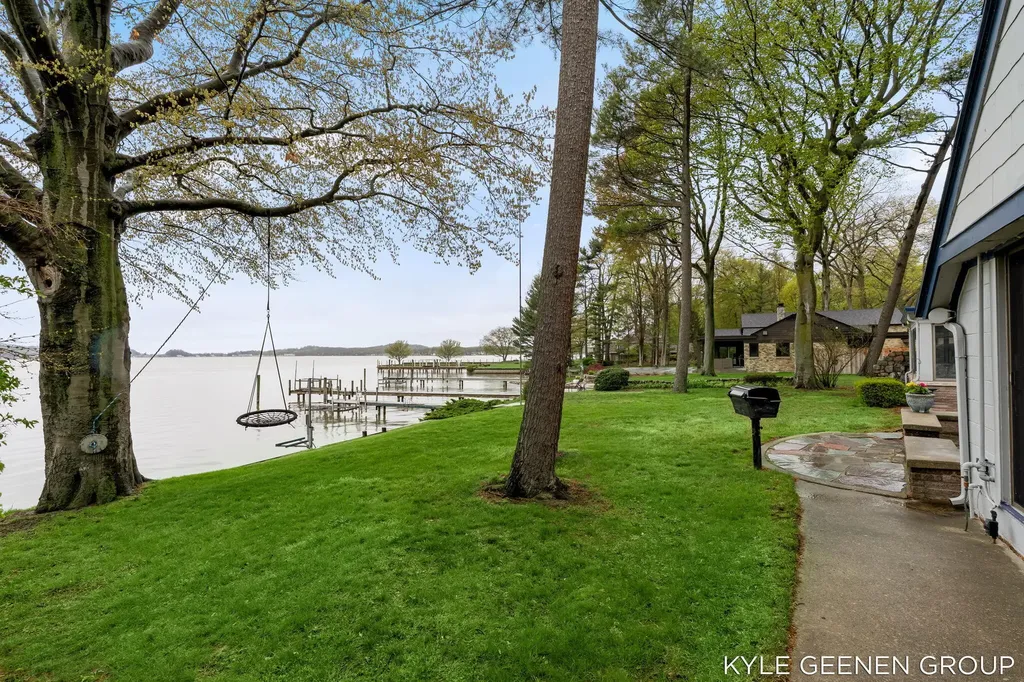 1418 Waukazoo Drive Park Township MI 49424