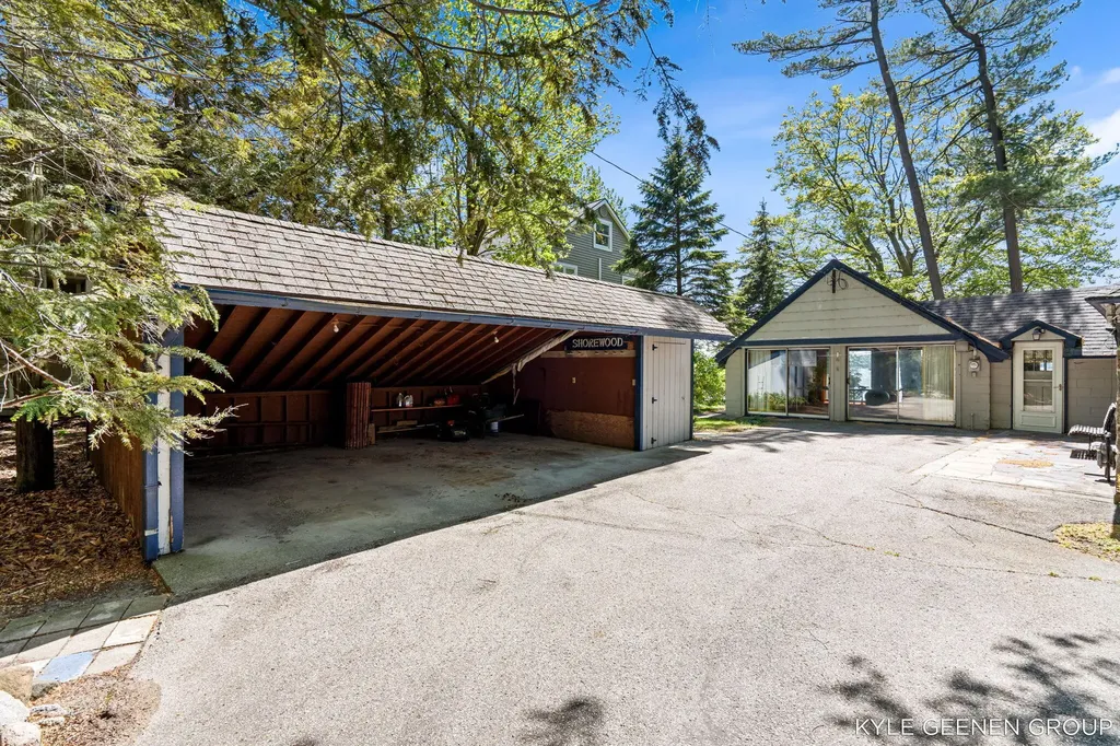 1418 Waukazoo Drive Park Township MI 49424