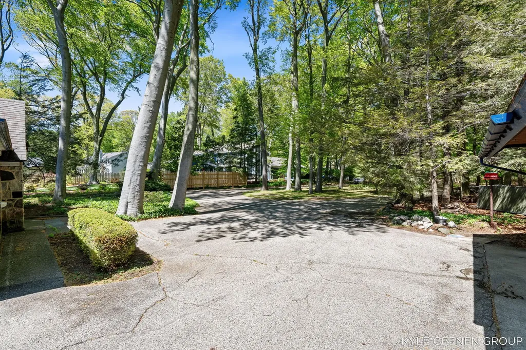 1418 Waukazoo Drive Park Township MI 49424