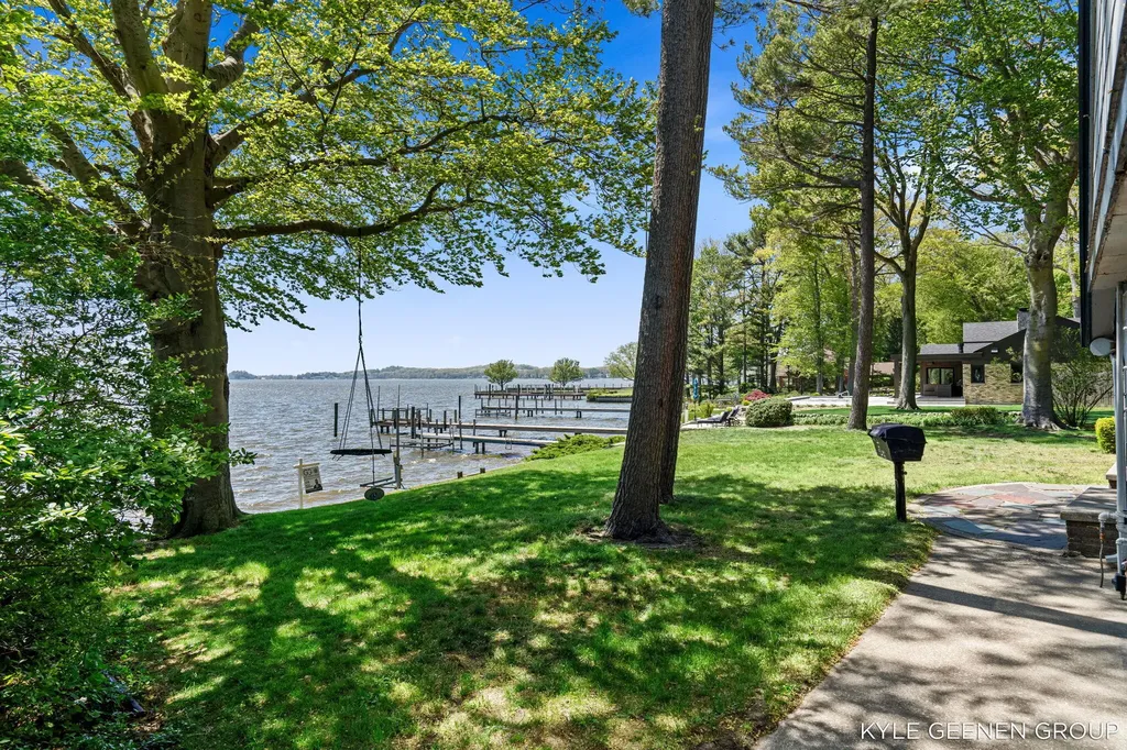 1418 Waukazoo Drive Park Township MI 49424