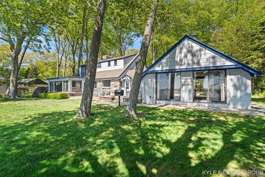 1418 Waukazoo Drive Park Township MI 49424