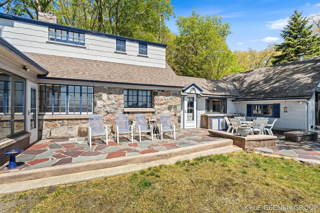 1418 Waukazoo Drive Park Township MI 49424